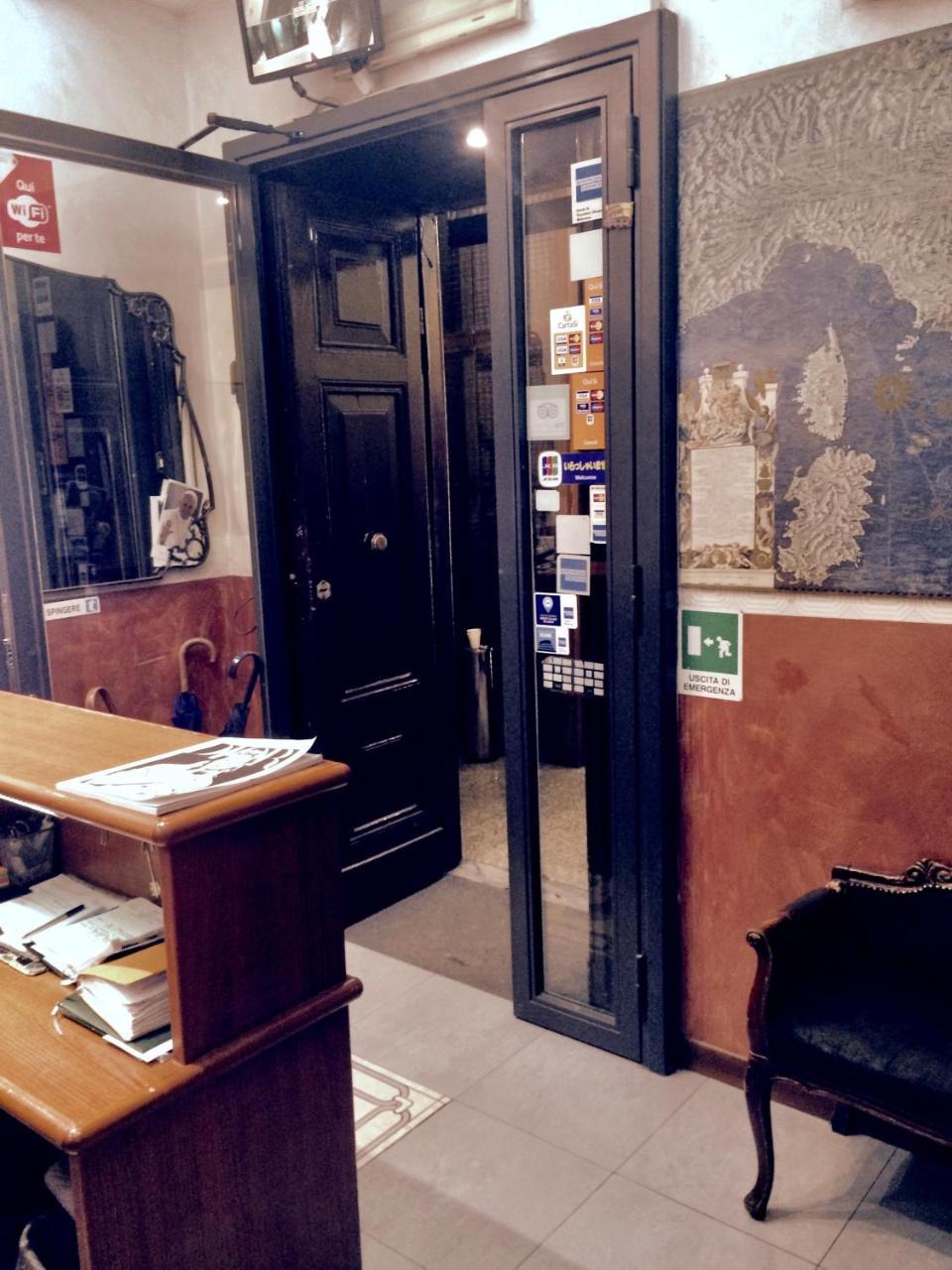 ホテル Caput Mundi ローマ エクステリア 写真